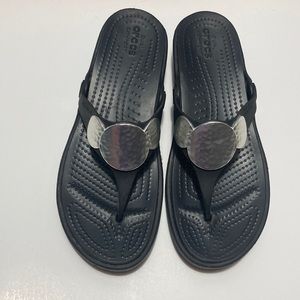 CROCS Flip flops. Size 8. Like new! Black